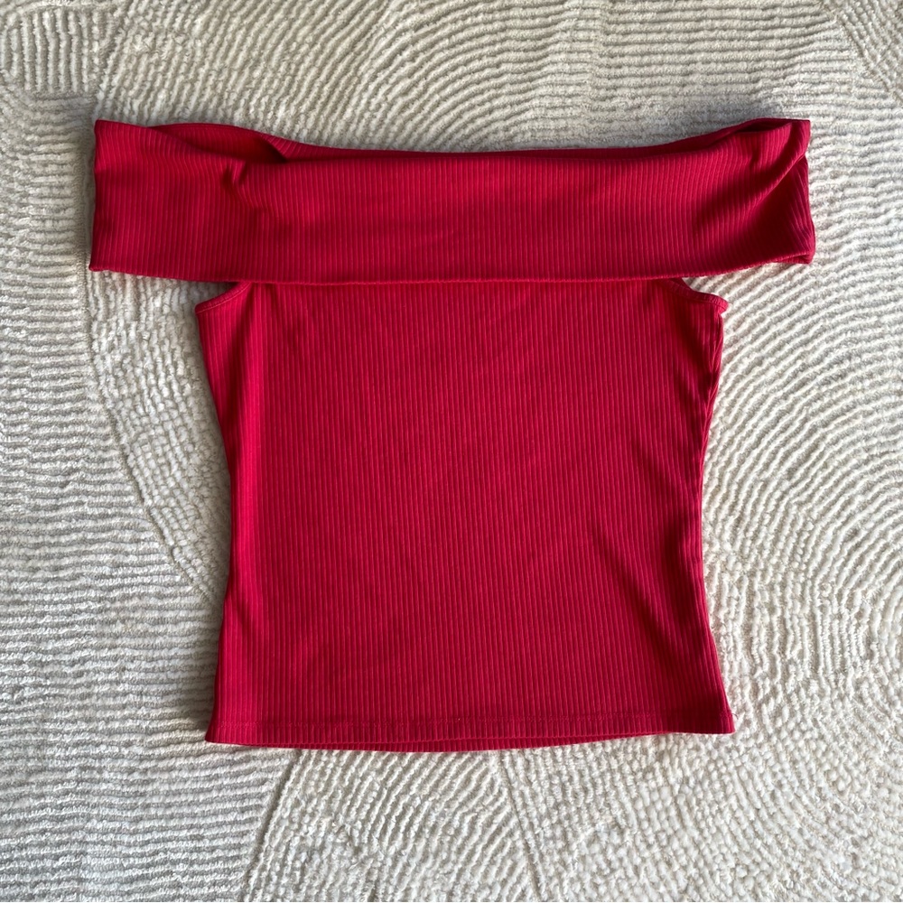 Off-Shoulder Ribbed Red Top - Picture 4 of 6